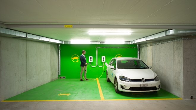 Eltop E-Mobilität Ladelösungen Solar Photovoltaik Eigenstrom Besucher laden